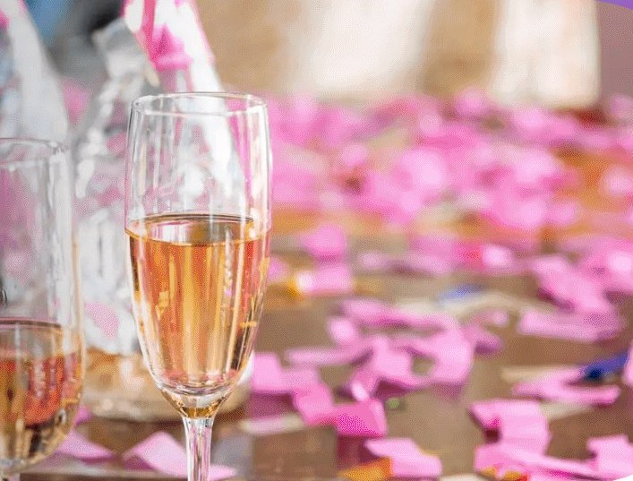 Feestelijke award-viering met champagne en confetti
